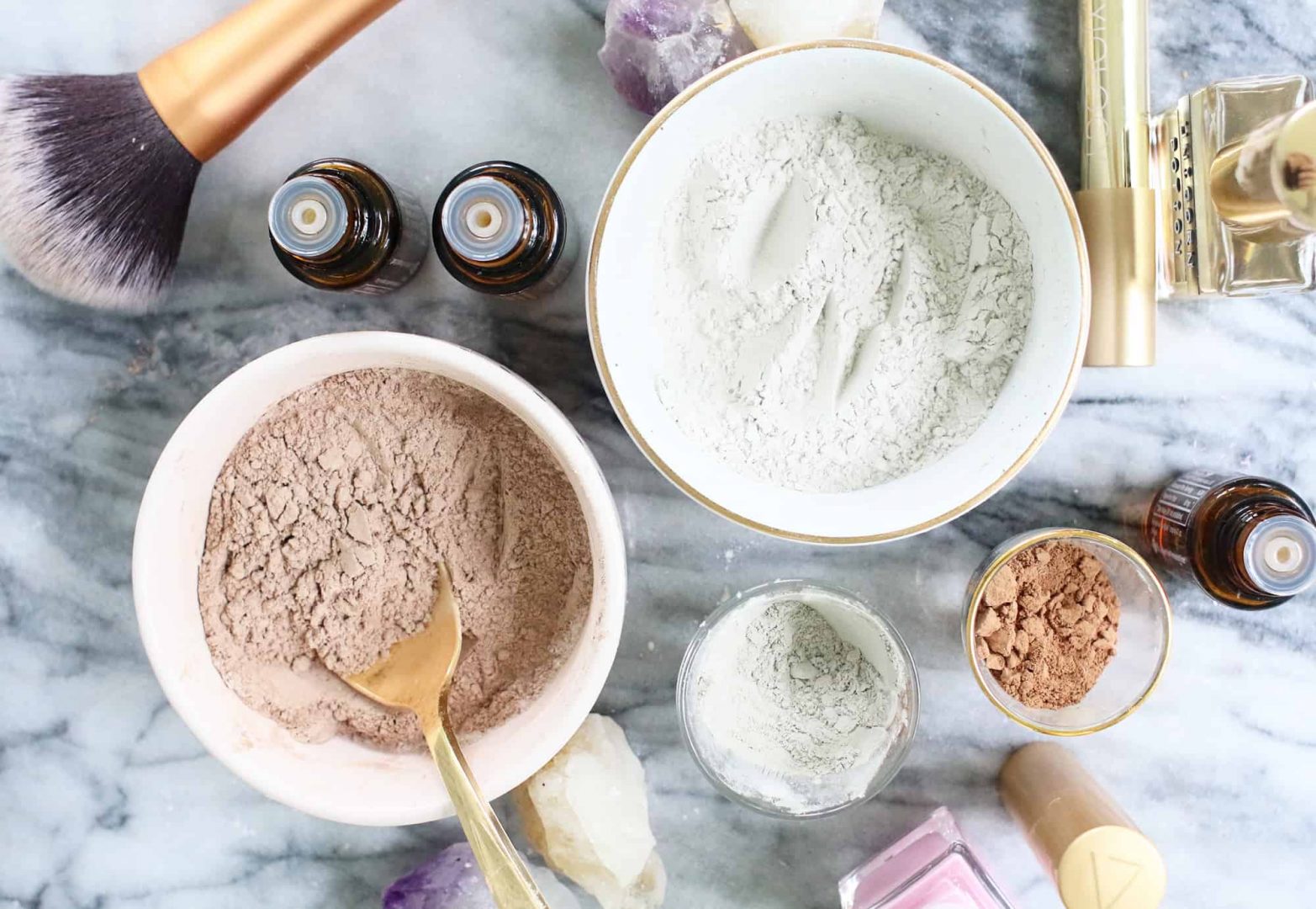 dry shampoo with all natural ingredients shown including essential oils, starch powders, botanicals and no chemicals or propellants used that can be made in our workshop by you and customized to your hair type when you need things to do in duluth superior on a cold rainy day