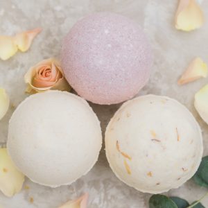 Rich results on Google's SERP when searching for "bath bombs" 3 bath bombs, jasmine, grapefruit, lavender, vanilla, lemon, ginger, natural ingredients