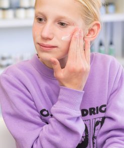 using skin reset moisturizer for teens with oily and acne-prone skin with soothing, microbiome-friendly ingredients.