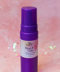 Gentle cleanser for teens, supporting the skin's microbiome and fighting breakouts.